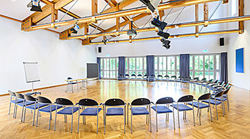 Räume, Saal und Foyer des Bildungswerk Rosenheim im Bildungs- und Pfarrzentrum St. Nikolaus, Rosenheim